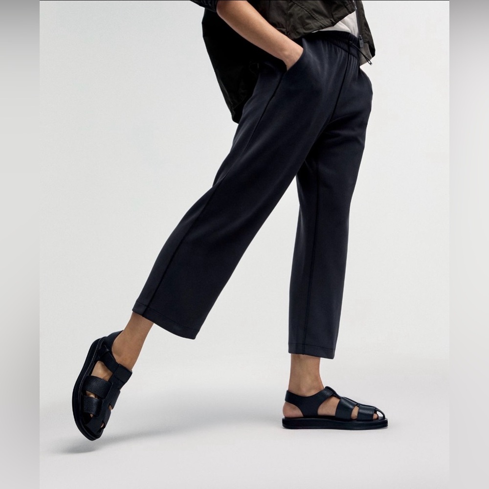 NWOT Lululemon Softstreme High Rise Cropped Pant